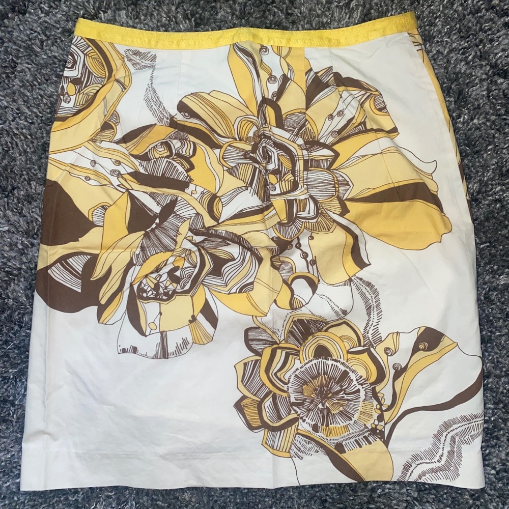Ann Taylor Loft Cream Skirt with Yellow/Brown Floral Print Size 4P - Picture 2 of 5